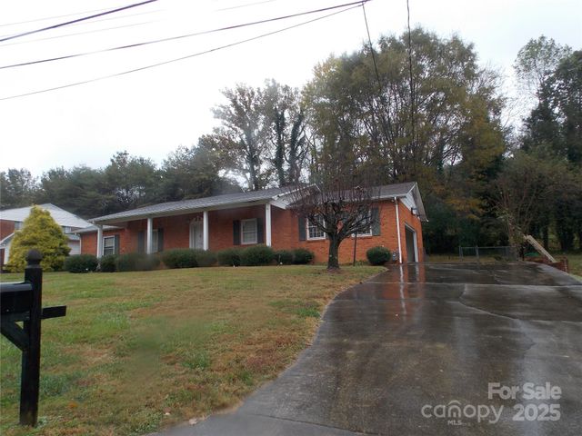 113 Eastwood Park Drive, Lenoir, NC 28645