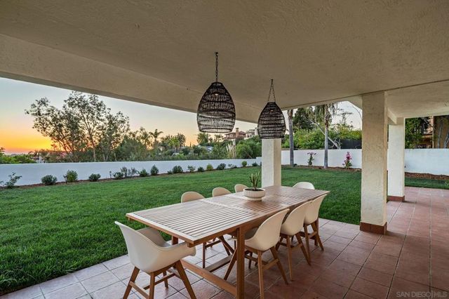 2524 Luciernaga St, Carlsbad, CA 92009