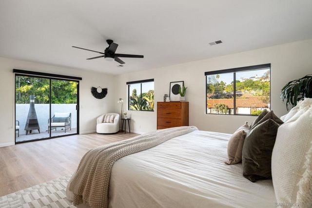 2524 Luciernaga St, Carlsbad, CA 92009