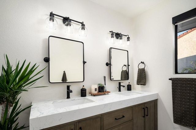 2524 Luciernaga St, Carlsbad, CA 92009