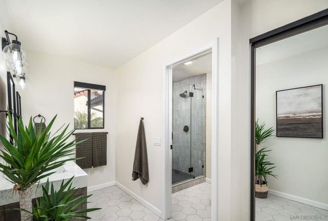 2524 Luciernaga St, Carlsbad, CA 92009