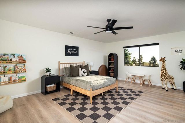 2524 Luciernaga St, Carlsbad, CA 92009