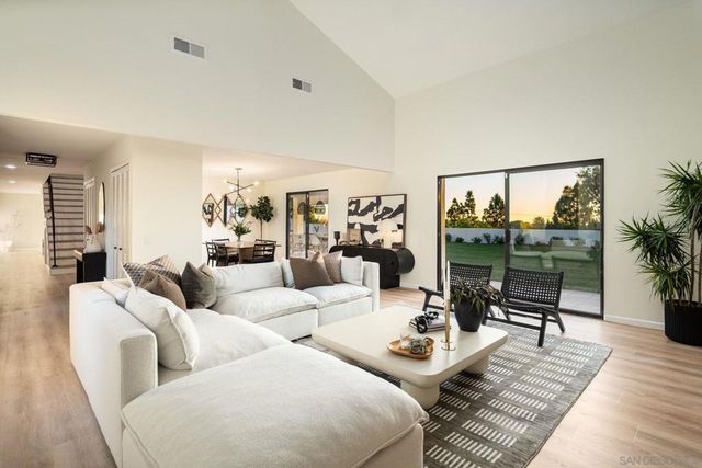 2524 Luciernaga St, Carlsbad, CA 92009