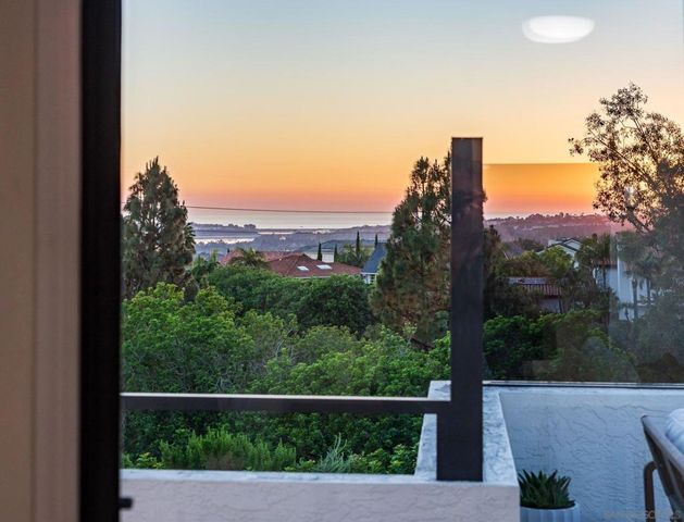 2524 Luciernaga St, Carlsbad, CA 92009