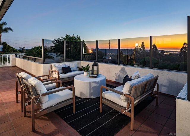 2524 Luciernaga St, Carlsbad, CA 92009