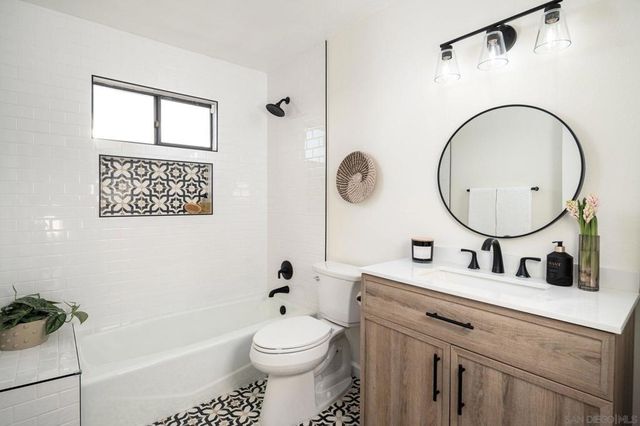 2524 Luciernaga St, Carlsbad, CA 92009