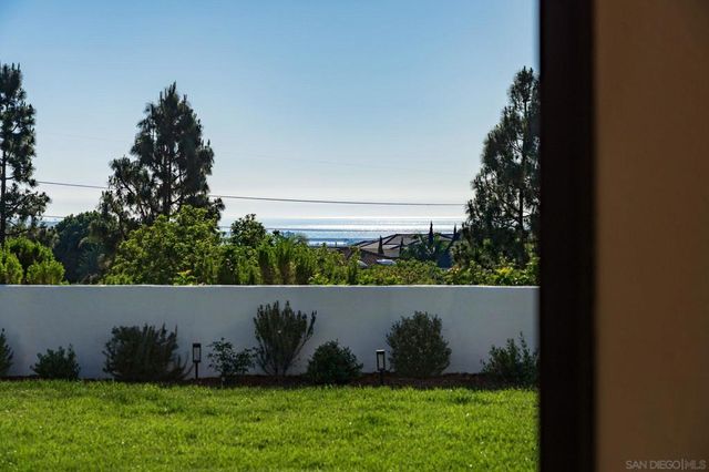 2524 Luciernaga St, Carlsbad, CA 92009