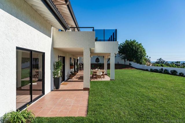 2524 Luciernaga St, Carlsbad, CA 92009