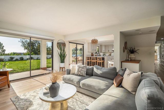 2524 Luciernaga St, Carlsbad, CA 92009