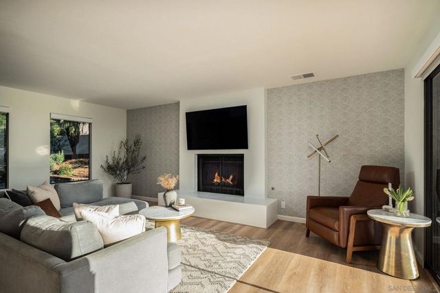 2524 Luciernaga St, Carlsbad, CA 92009