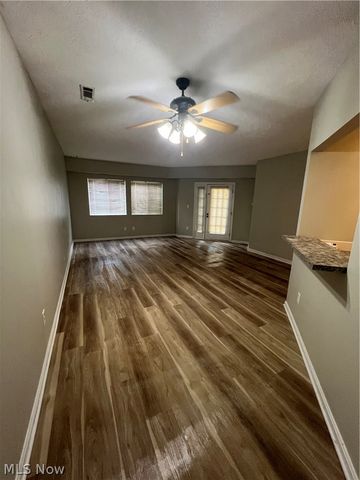 320 Village Pointe Drive 1, Akron, OH 44313