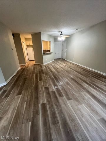 320 Village Pointe Drive 1, Akron, OH 44313