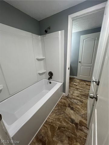 320 Village Pointe Drive 1, Akron, OH 44313
