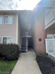 320 Village Pointe Drive 1, Akron, OH 44313
