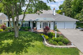 1224 Ridgewood Drive, Northbrook, IL 60062