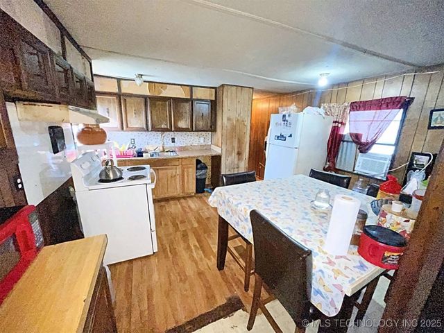 16246 E 647 Road, Tahlequah, OK 74464