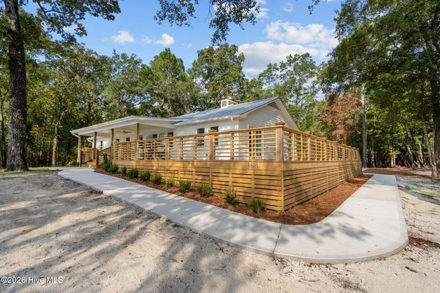 360 Fontanel Lake Drive, Burgaw, NC 28425