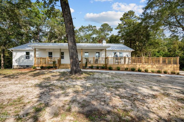 360 Fontanel Lake Drive, Burgaw, NC 28425