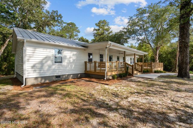 360 Fontanel Lake Drive, Burgaw, NC 28425