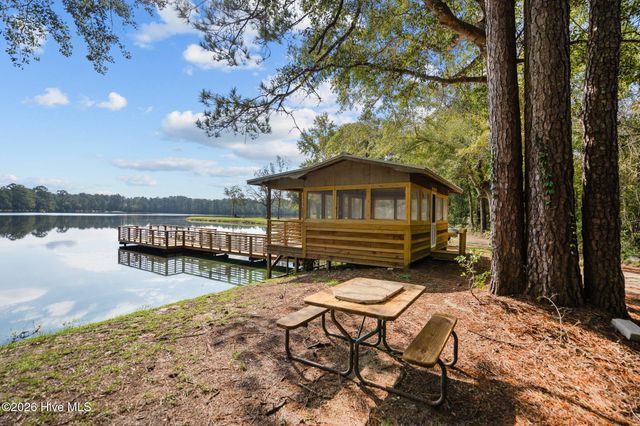 360 Fontanel Lake Drive, Burgaw, NC 28425