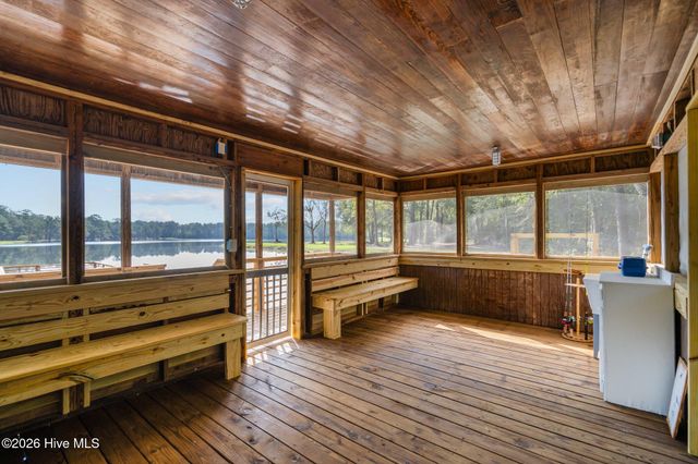 360 Fontanel Lake Drive, Burgaw, NC 28425