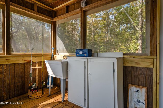 360 Fontanel Lake Drive, Burgaw, NC 28425