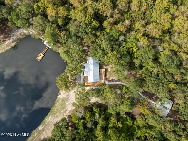 360 Fontanel Lake Drive, Burgaw, NC 28425