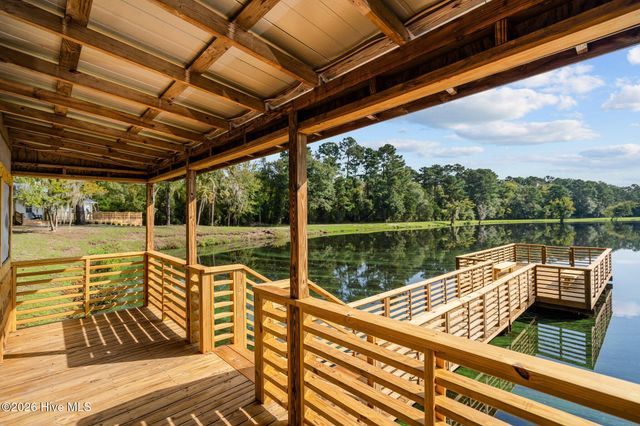 360 Fontanel Lake Drive, Burgaw, NC 28425