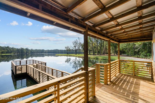 360 Fontanel Lake Drive, Burgaw, NC 28425