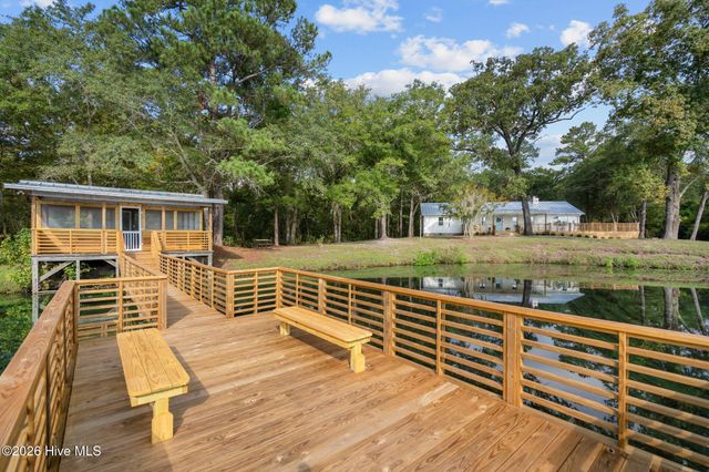 360 Fontanel Lake Drive, Burgaw, NC 28425