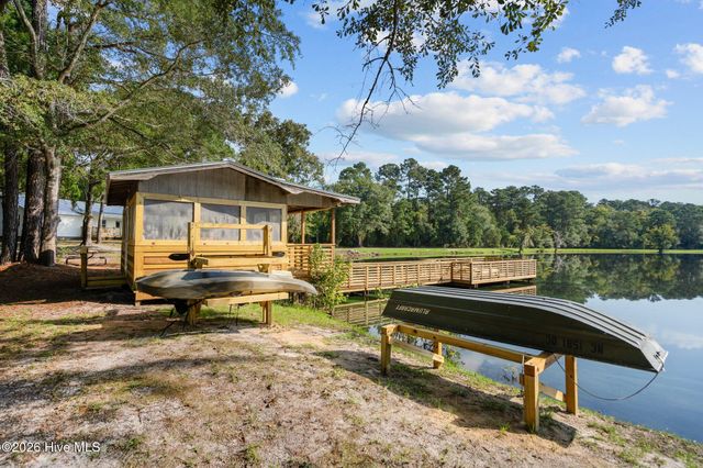 360 Fontanel Lake Drive, Burgaw, NC 28425