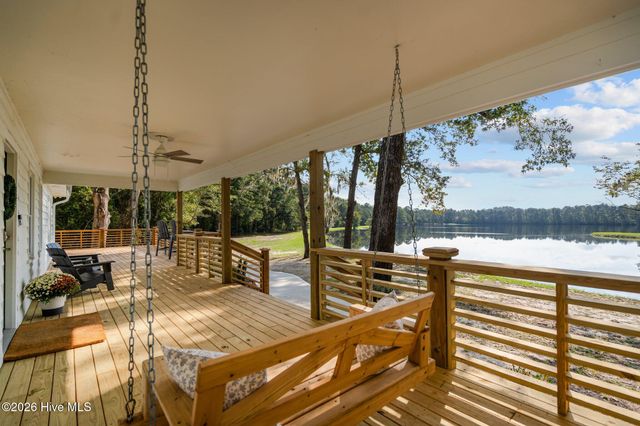 360 Fontanel Lake Drive, Burgaw, NC 28425