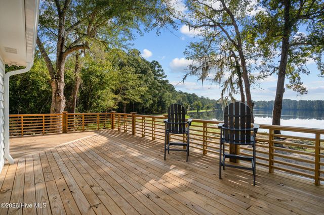 360 Fontanel Lake Drive, Burgaw, NC 28425