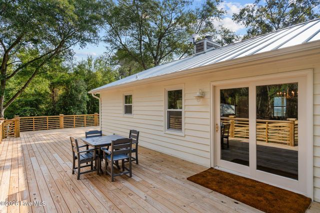 360 Fontanel Lake Drive, Burgaw, NC 28425