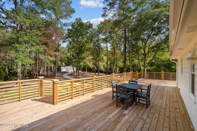 360 Fontanel Lake Drive, Burgaw, NC 28425