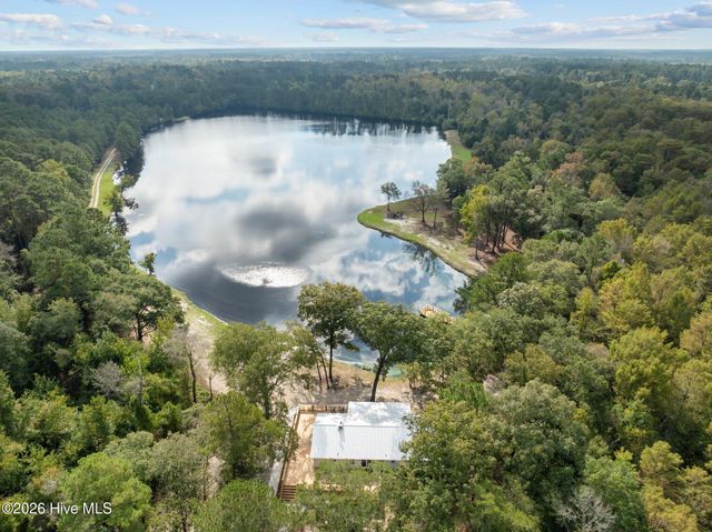 360 Fontanel Lake Drive, Burgaw, NC 28425