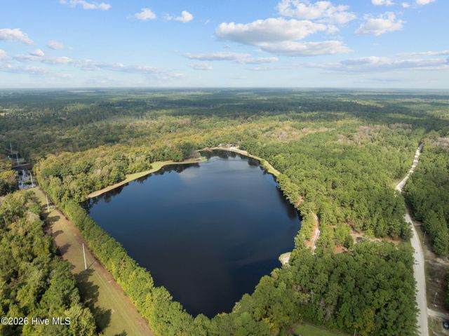 360 Fontanel Lake Drive, Burgaw, NC 28425