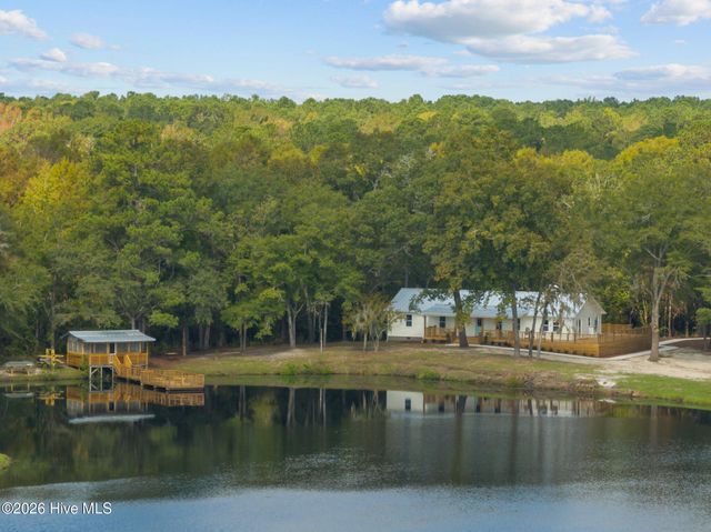 360 Fontanel Lake Drive, Burgaw, NC 28425
