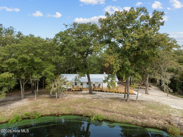 360 Fontanel Lake Drive, Burgaw, NC 28425