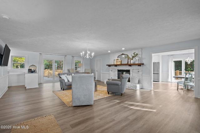 360 Fontanel Lake Drive, Burgaw, NC 28425