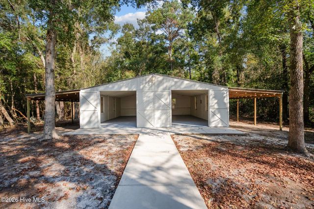 360 Fontanel Lake Drive, Burgaw, NC 28425