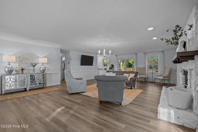 360 Fontanel Lake Drive, Burgaw, NC 28425