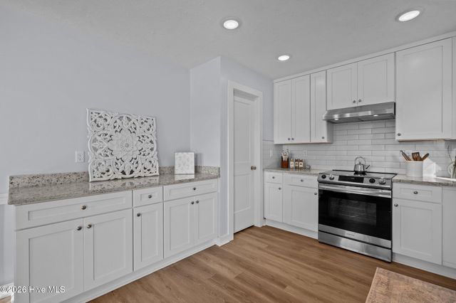 360 Fontanel Lake Drive, Burgaw, NC 28425