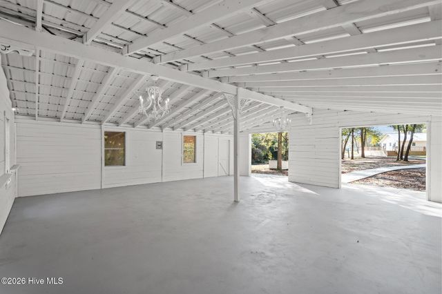 360 Fontanel Lake Drive, Burgaw, NC 28425