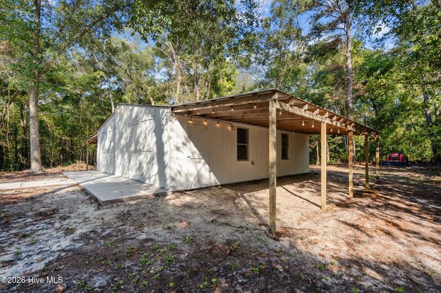 360 Fontanel Lake Drive, Burgaw, NC 28425