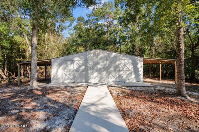 360 Fontanel Lake Drive, Burgaw, NC 28425