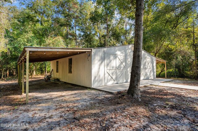 360 Fontanel Lake Drive, Burgaw, NC 28425