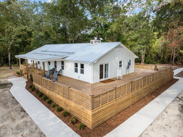 360 Fontanel Lake Drive, Burgaw, NC 28425