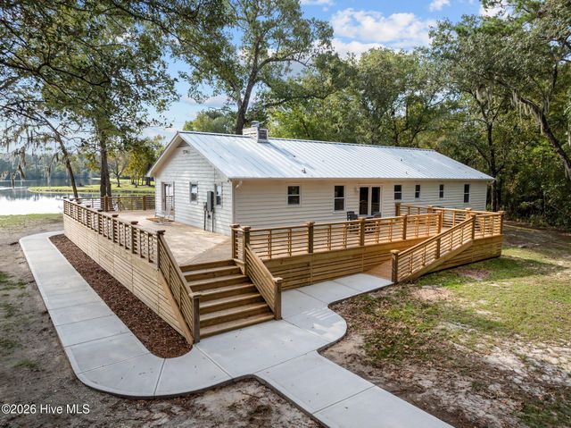 360 Fontanel Lake Drive, Burgaw, NC 28425