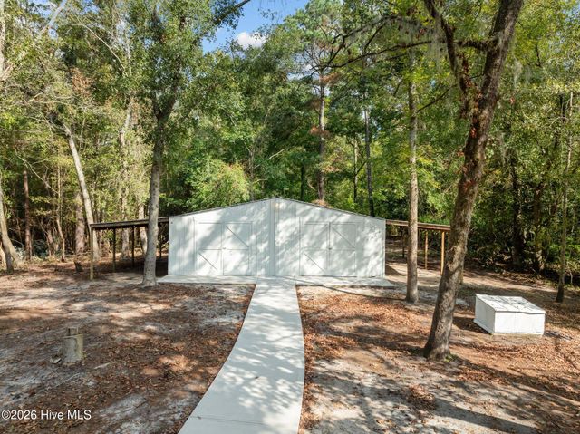 360 Fontanel Lake Drive, Burgaw, NC 28425